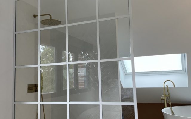 Paroi de douche en verre avec dépoli - Atelier du verre créations