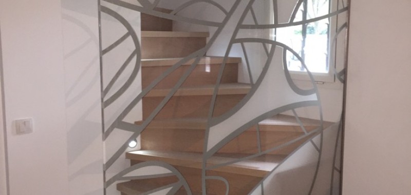 Cloison en verre avec dépoli partiel au sable